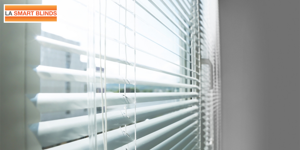 The Impact of Horizontal Blinds on Room Acoustics: What You Need to Know